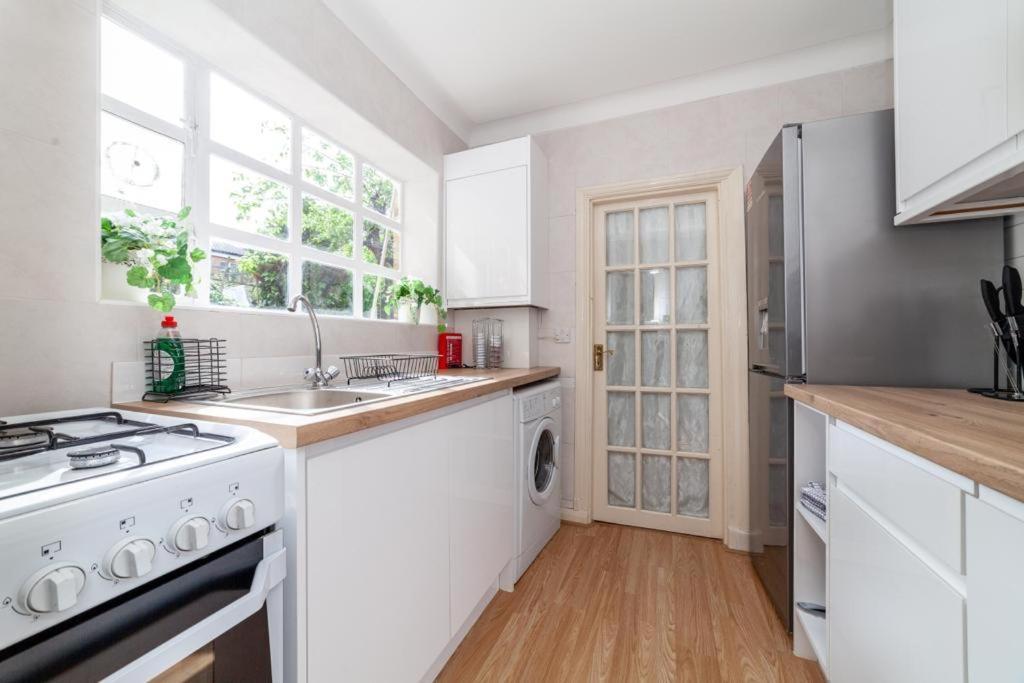 One Bedroom Flat In The Heart Of Brixton 런던 외부 사진