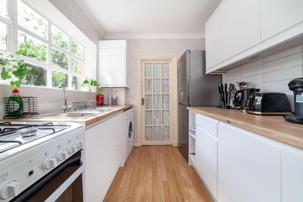 One Bedroom Flat In The Heart Of Brixton 런던 외부 사진